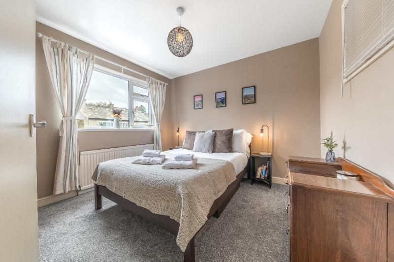 Couples getaway in central Windermere ground floor flat with parking - image 20