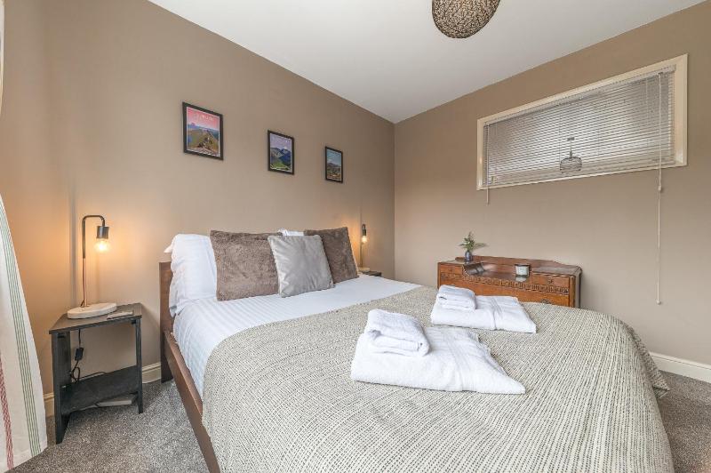Couples getaway in central Windermere ground floor flat with parking - image 27