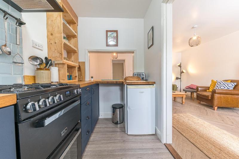 Couples getaway in central Windermere ground floor flat with parking - image 6