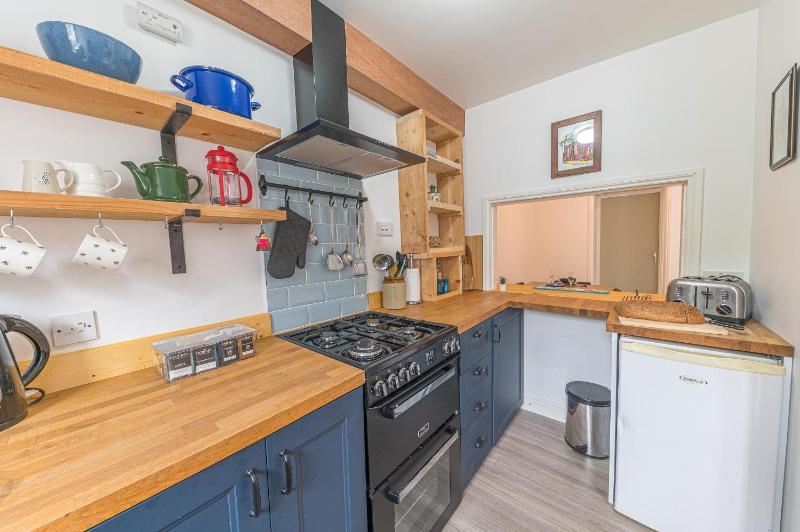 Couples getaway in central Windermere ground floor flat with parking - image 18