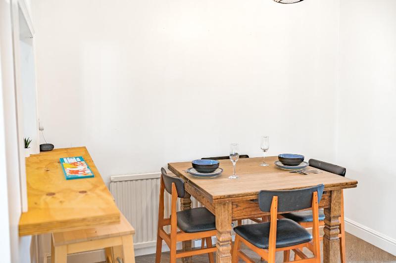 Couples getaway in central Windermere ground floor flat with parking - image 14