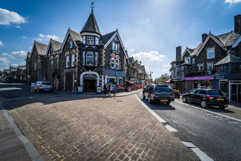 Couples getaway in central Windermere ground floor flat with parking - image 8