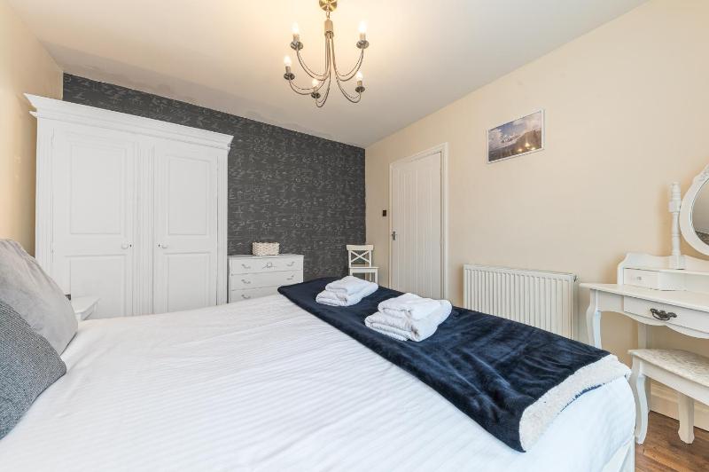 Enjoy relaxing family breaks in this central Ambleside apartment with parking - image 19