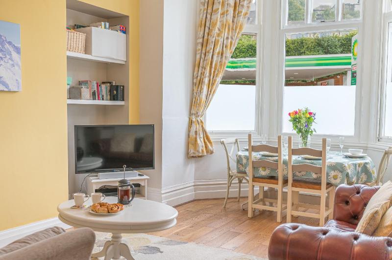 Enjoy relaxing family breaks in this central Ambleside apartment with parking - image 28