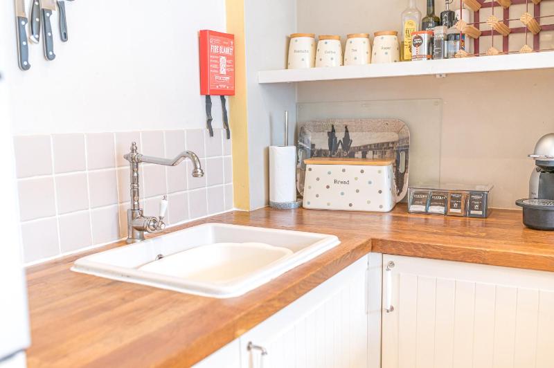 Enjoy relaxing family breaks in this central Ambleside apartment with parking - image 25