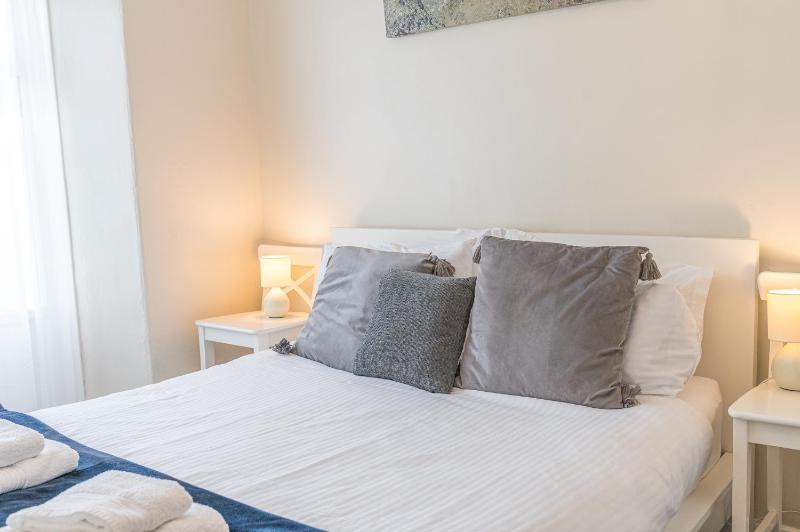 Enjoy relaxing family breaks in this central Ambleside apartment with parking - image 16