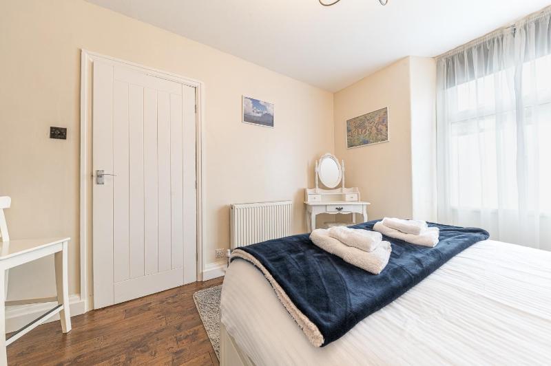 Enjoy relaxing family breaks in this central Ambleside apartment with parking - image 29