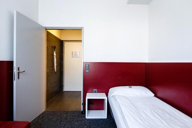 Single Room image 3