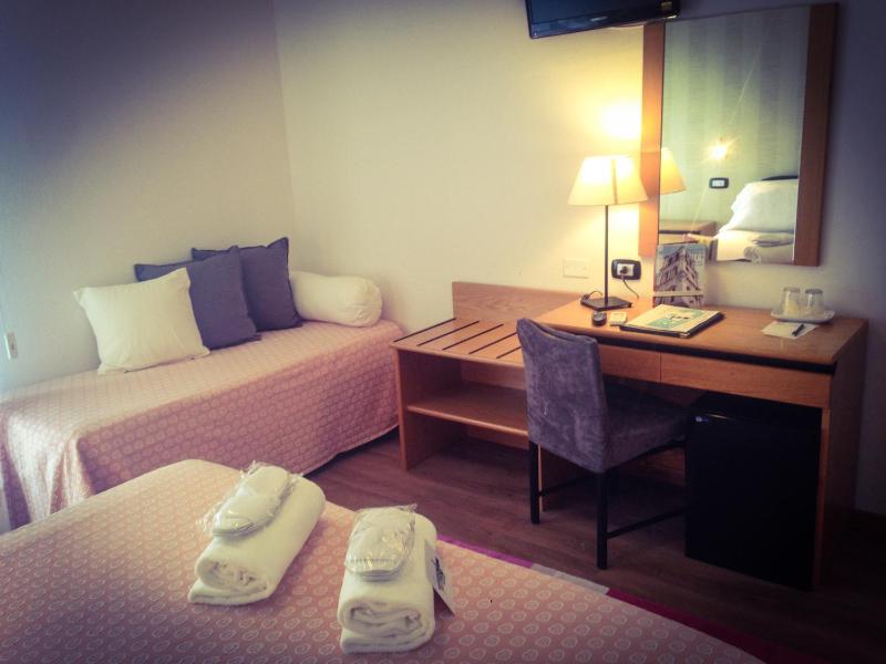 Basic Triple Room image 2