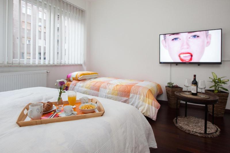 Deluxe Studio Apartment image 2