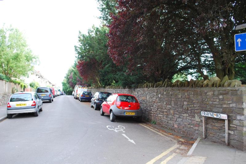 Large Triple Room with Shared Bathroom image 4