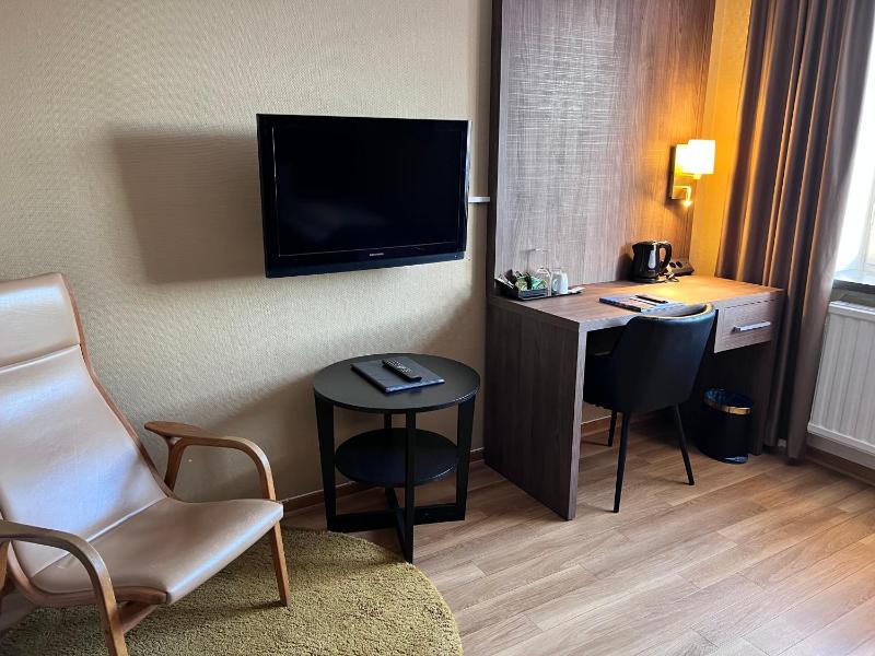 Standard Twin Room image 1