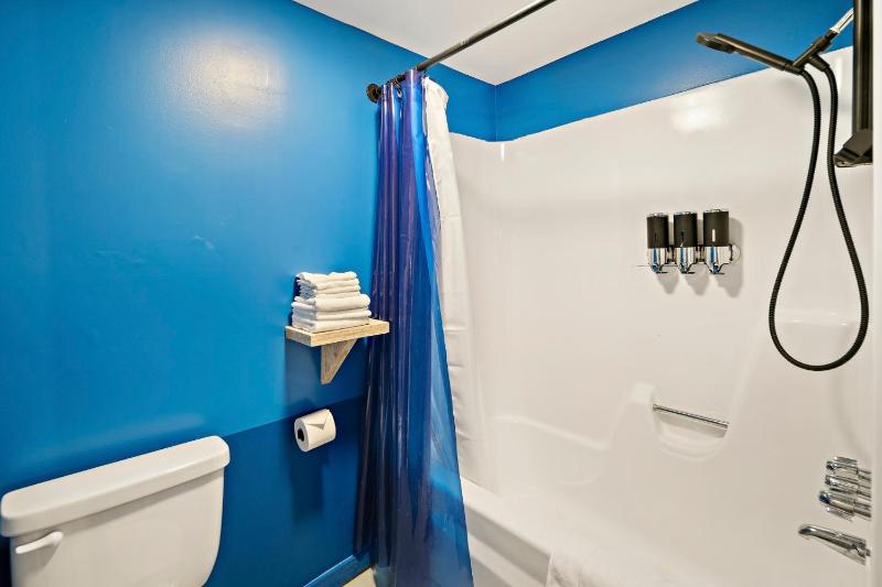 Deluxe Queen Room image 1