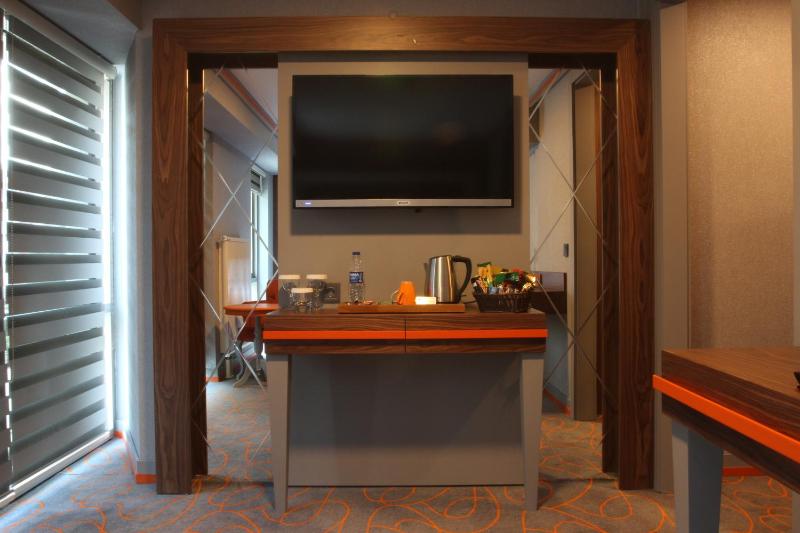 Standard Twin Room image 3
