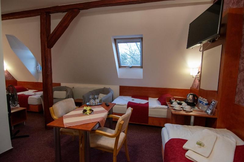 Standard Quadruple Room image 1