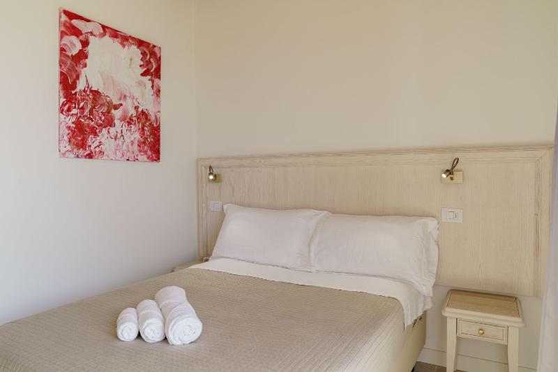Standard Double Room image 3