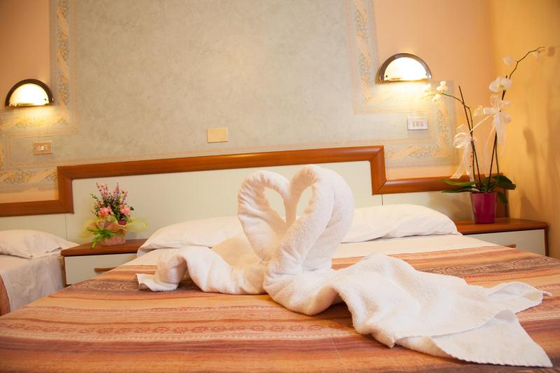Deluxe Triple Room image 3