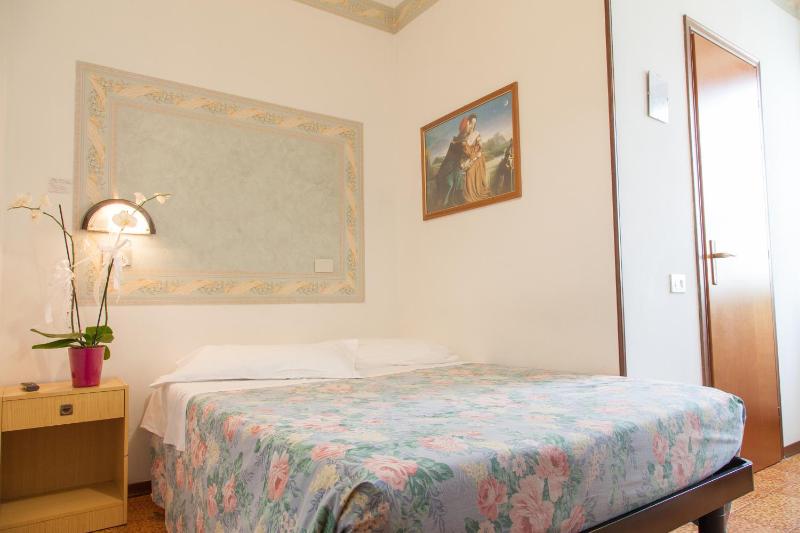 Classic Single Room image 1
