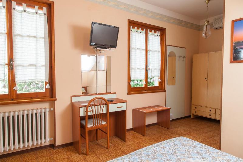Deluxe Triple Room image 1