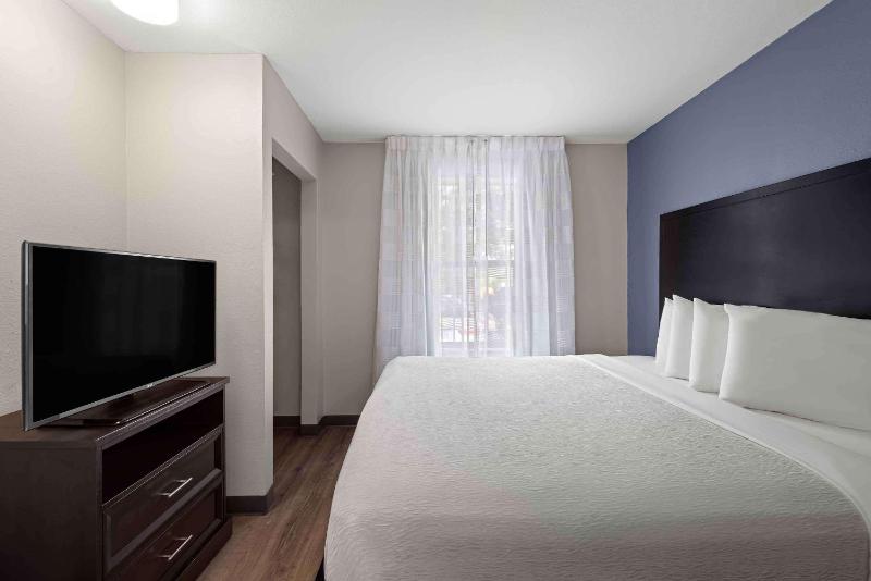 Two-Bedroom Queen Suite with Sofa Bed image 1