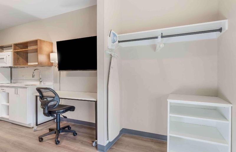 Standard Studio 1 King Bed Nonsmkng image 4