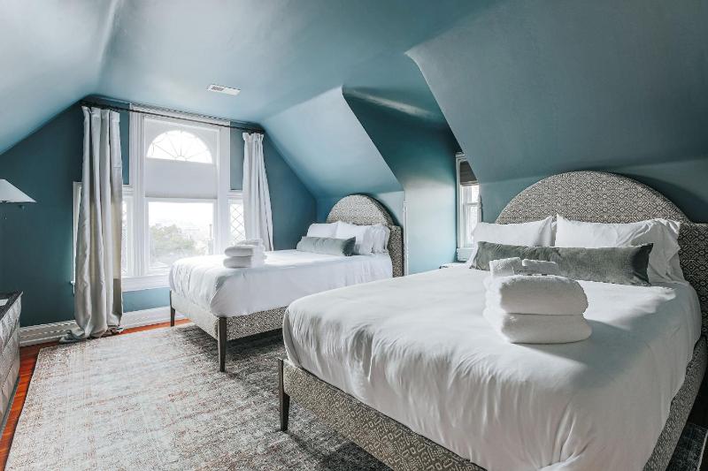 Three-Bedroom Apartment image 1