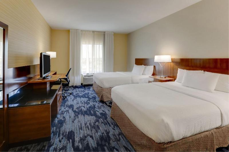 Queen Room with Two Queen Beds image 4