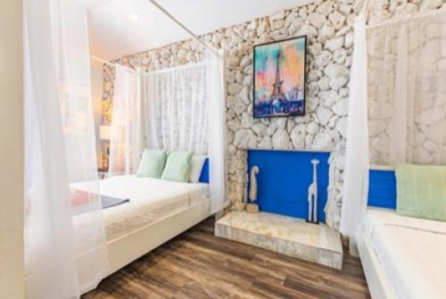 Studio Palms BC - image 9