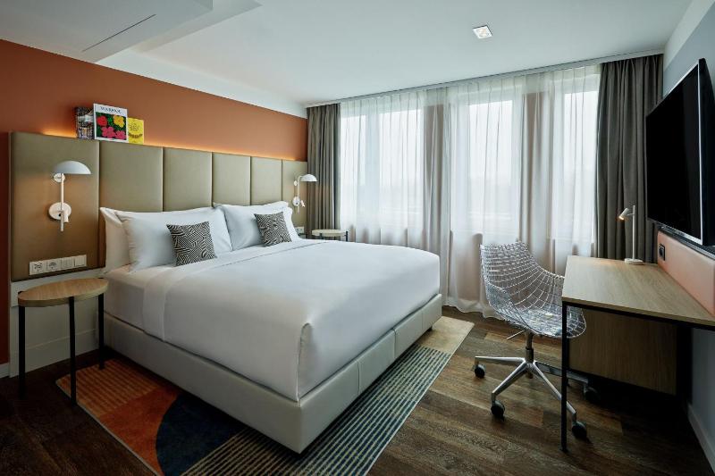Superior Corner King Room  image 4