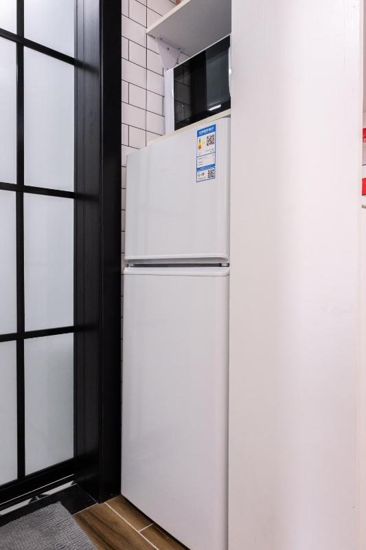 1930 French Minimalist Apartment - image 4