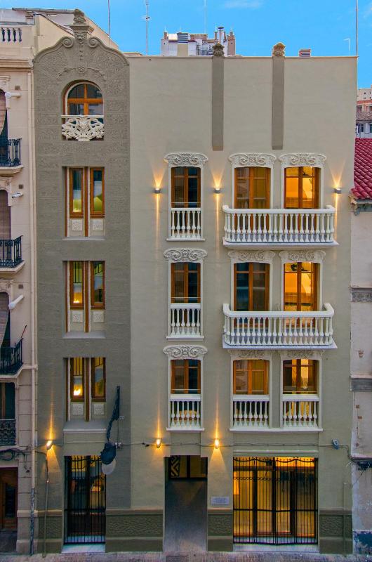 Double Room with Balcony image 3
