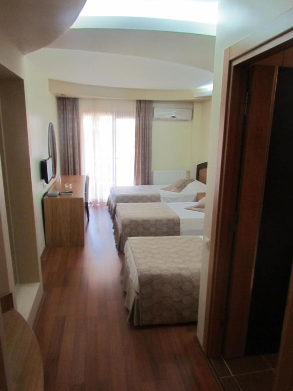 Triple Room image 3