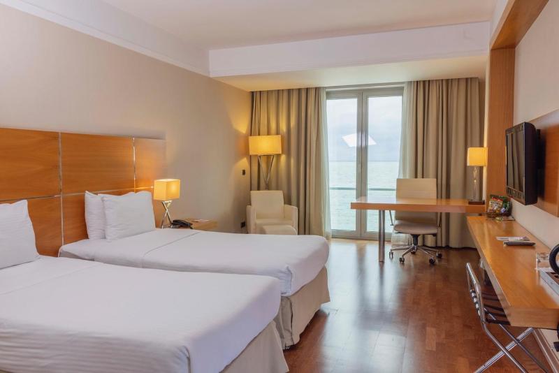 Deluxe Double or Twin Room image 1