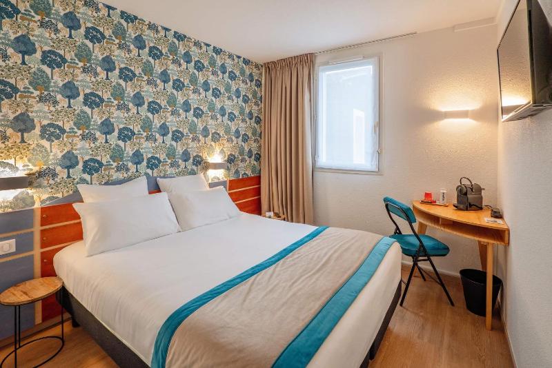 Comfort Queen Room  image 1
