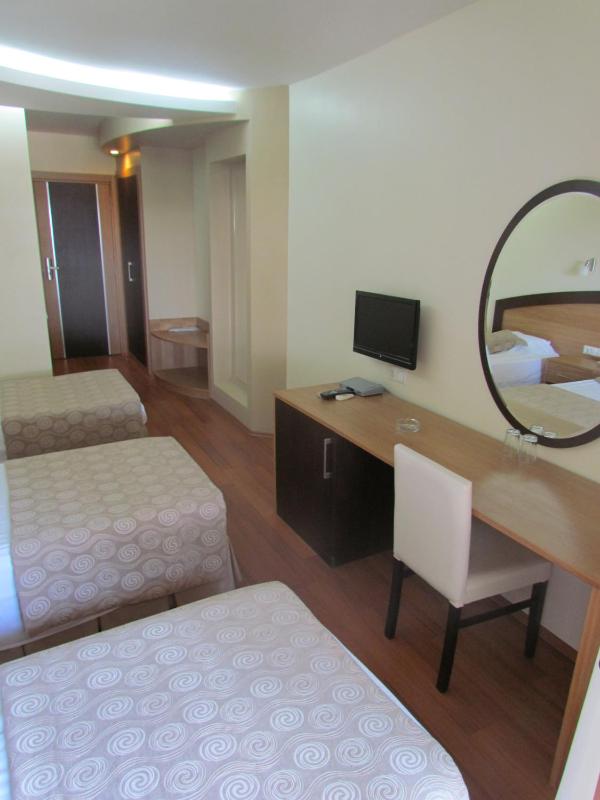 Triple Room image 2