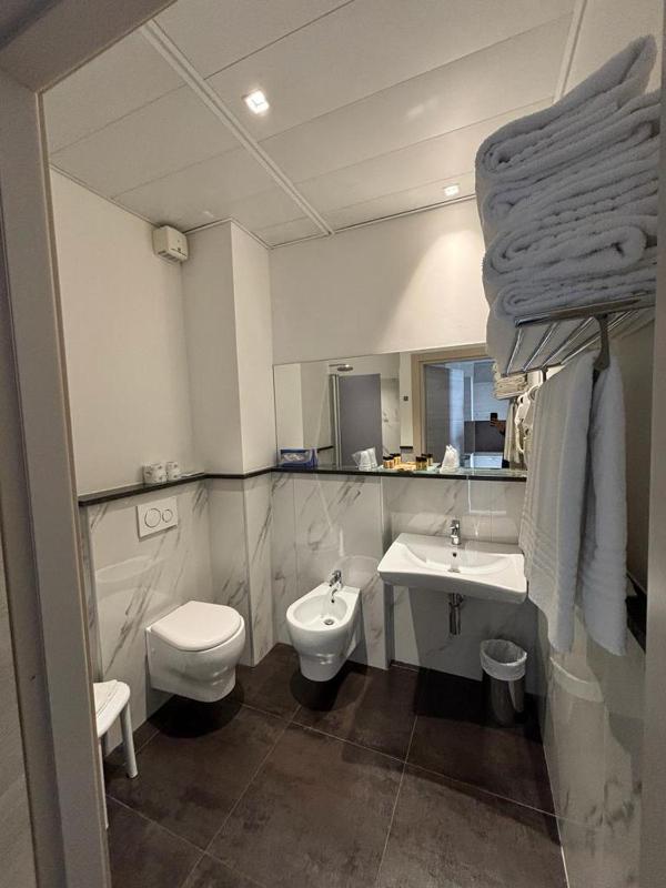 Quadruple Room image 4