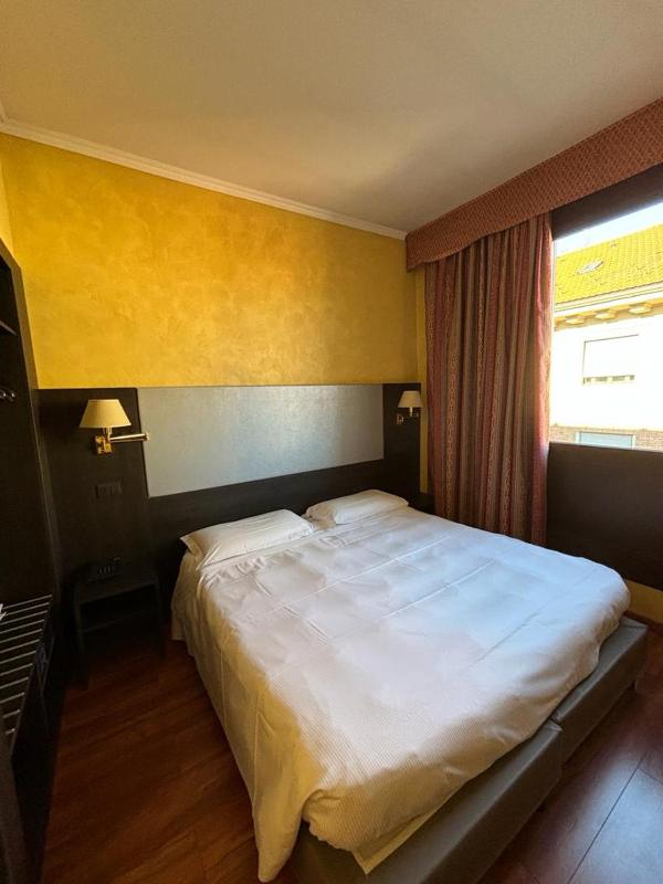 Economy Double or Twin Room image 4