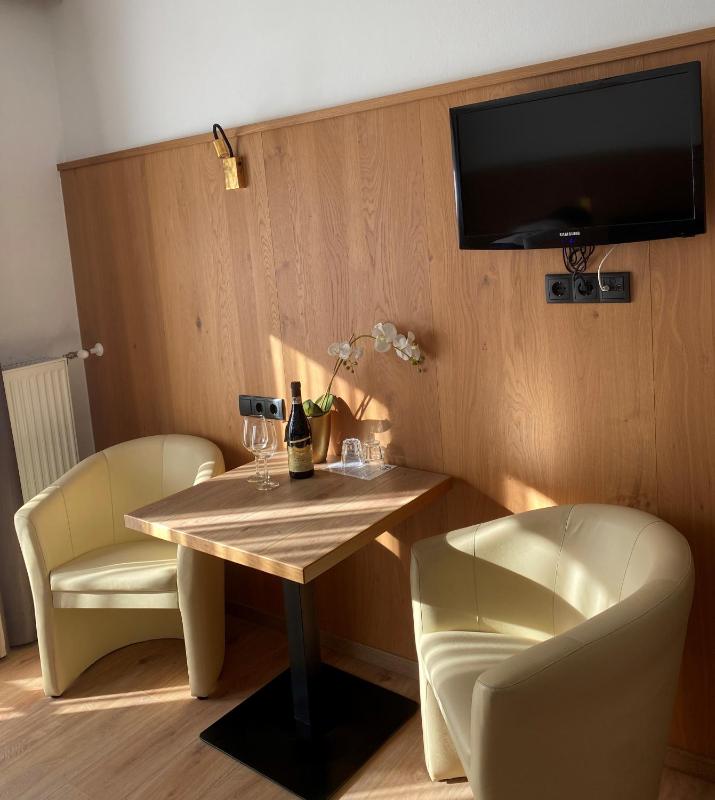 Deluxe Double or Twin Room image 3