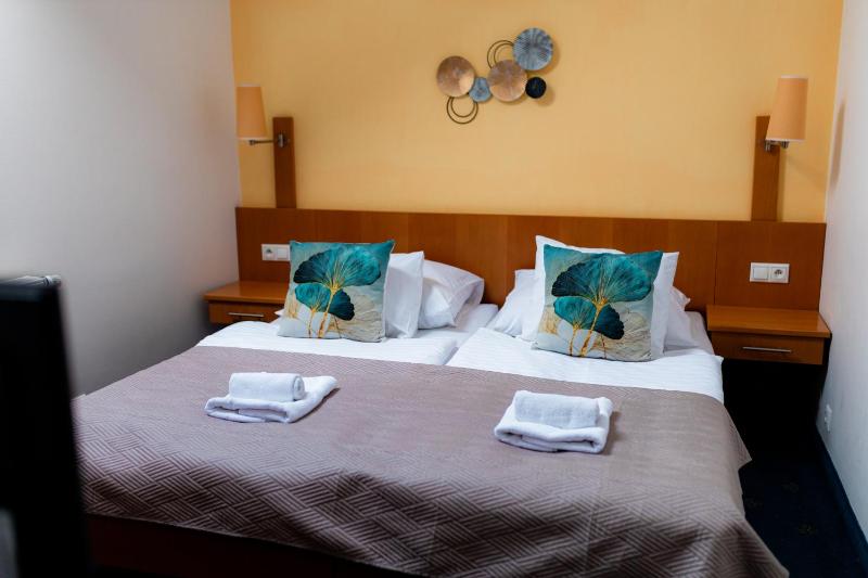 One-Bedroom Suite image 3