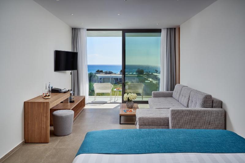 Junior Suite with Sea View image 3