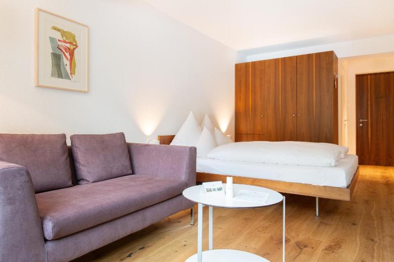 Standard Double Room image 3