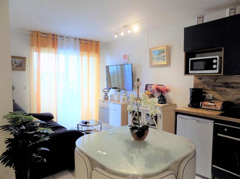 Royan - APPARTEMENT au COEUR du CENTRE-VILLE - PLAGE à SEULEMENT 200m - image 1