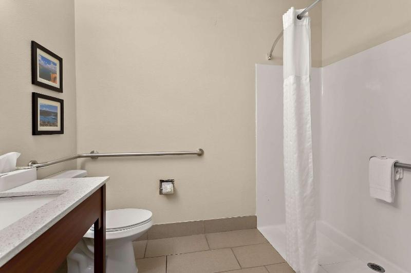 Promotional Queen Room with Two Queen Beds - Accessible/Non-Smoking image 3