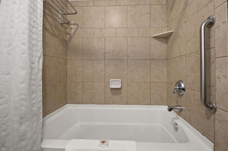 King Suite - Non-Smoking image 2