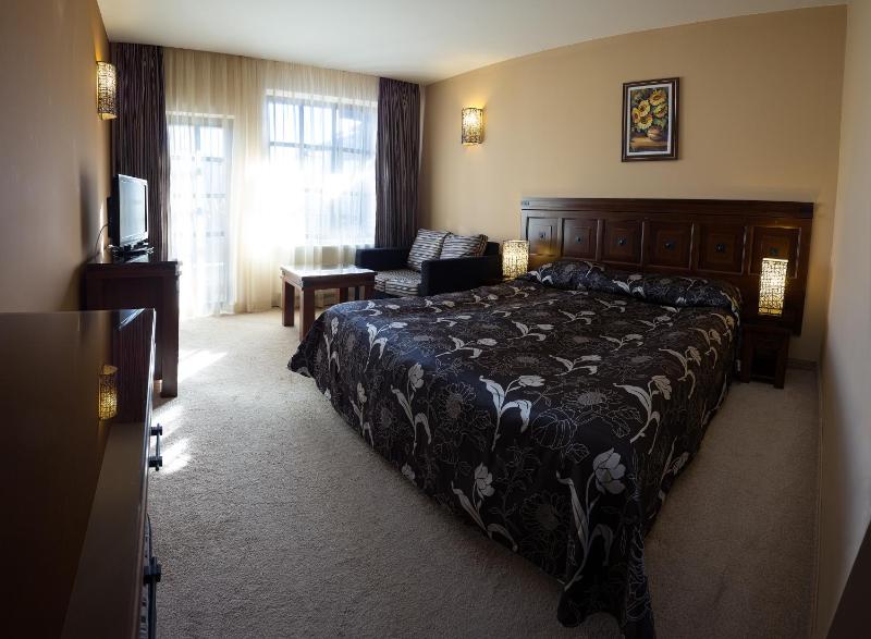 Double or Twin Room with Balcony image 4