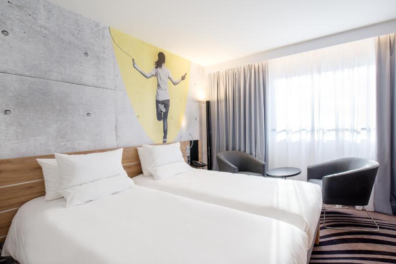 Executive Twin Room image 4