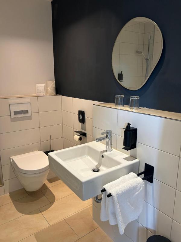 Standard Single Room image 3