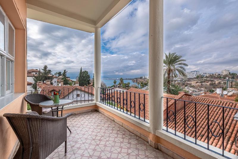 Suite with Sea View image 3