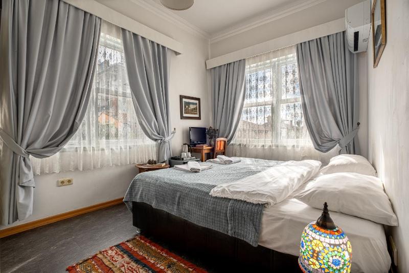 Standard Double or Twin Room image 3