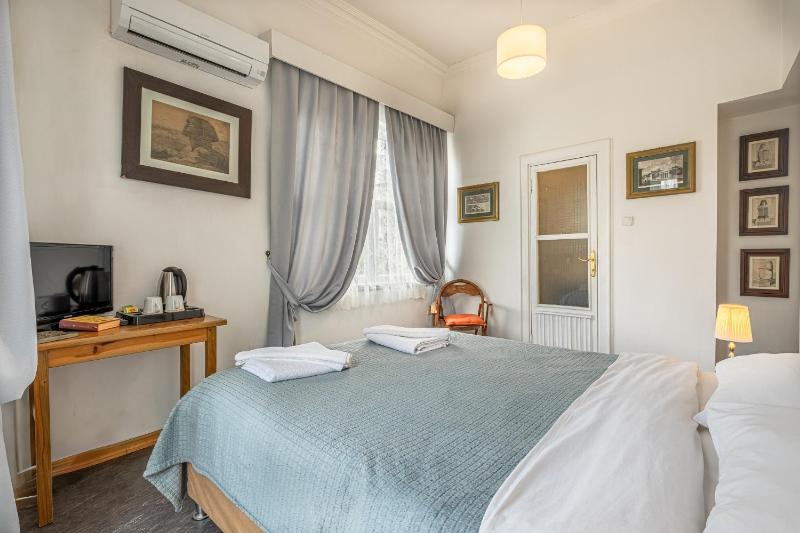 Standard Double or Twin Room image 4